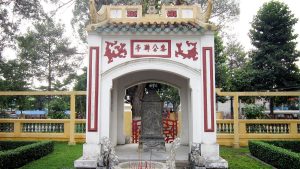 Từ đường, mộ tổ và việc chăm sóc phần mộ dòng họ